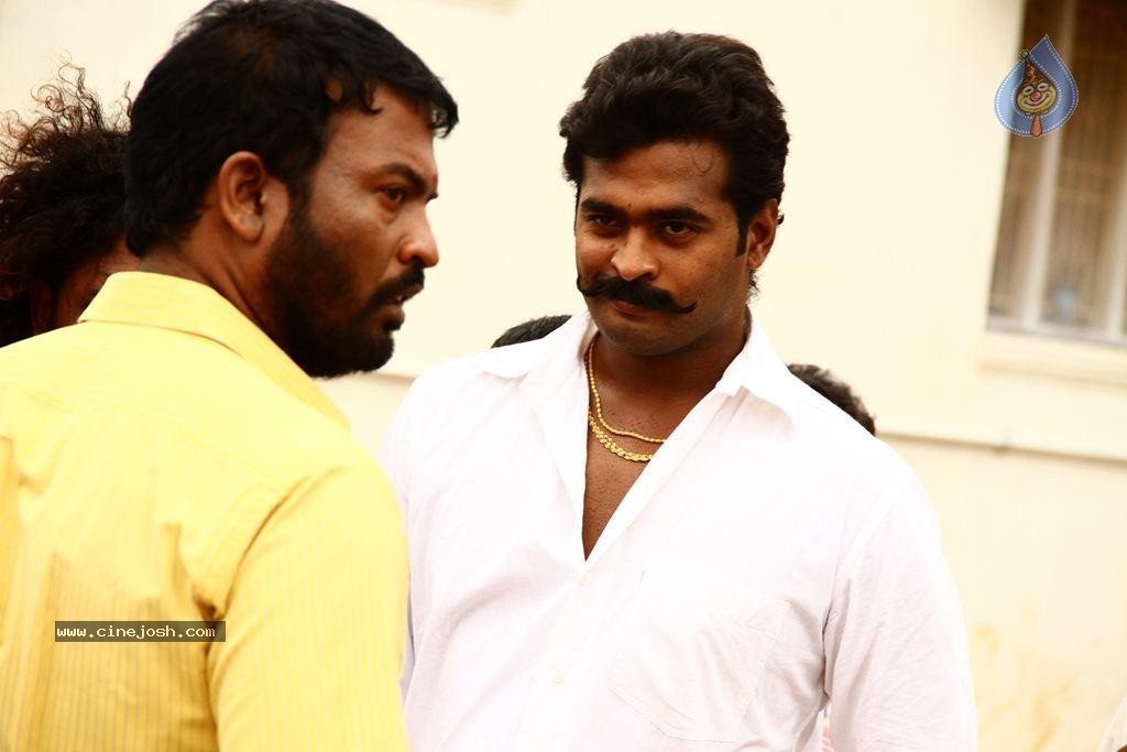 Sivappu Manidharagal Tamil Movie Photos - 25 / 67 photos