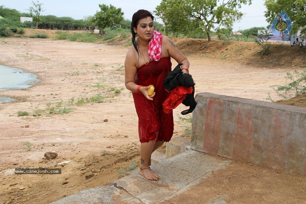 Sivappu Manidharagal Tamil Movie Photos - 43 / 67 photos