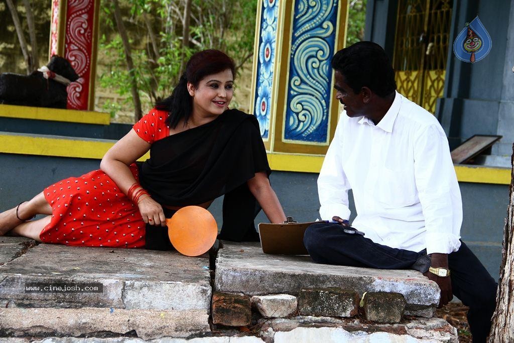 Sivappu Manidharagal Tamil Movie Photos - 50 / 67 photos