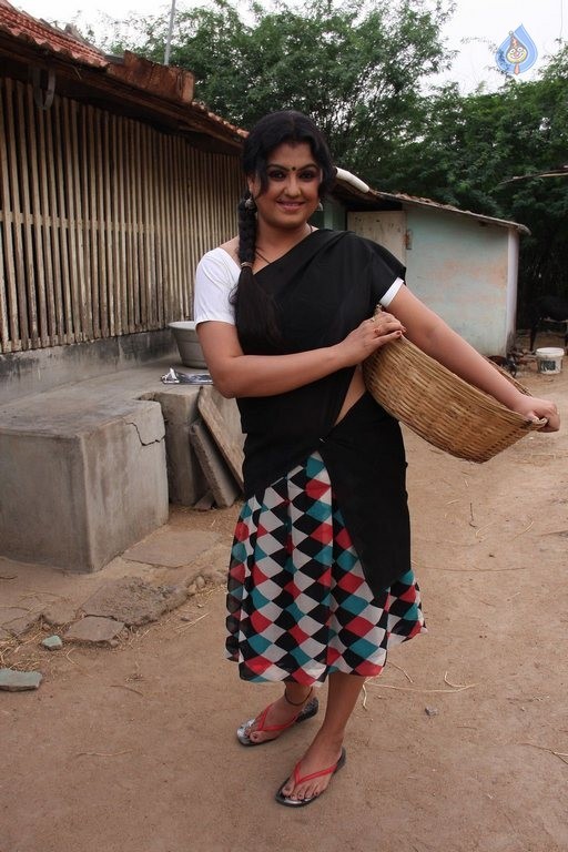 Sivappu Manithargal Tamil Movie Photos - 15 / 41 photos