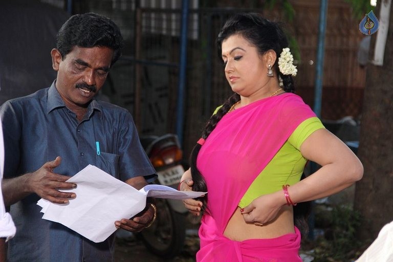 Sivappu Manithargal Tamil Movie Photos - 27 / 41 photos