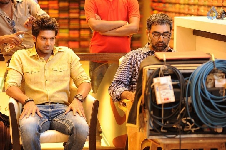 Inji Iduppazhagi Tamil Film Photos - 3 / 49 photos