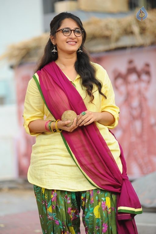 Size Zero Movie Latest Photos - 3 / 5 photos