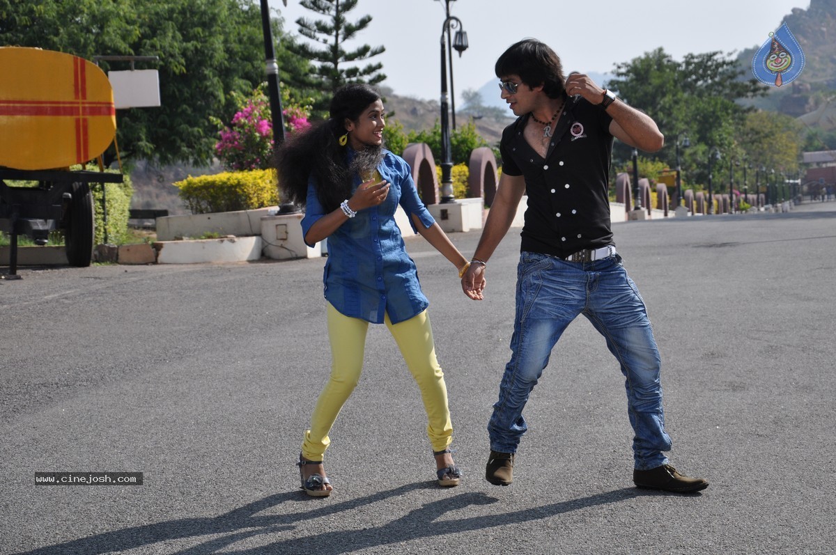 Snehame Thoduga Movie Stills - 19 / 142 photos