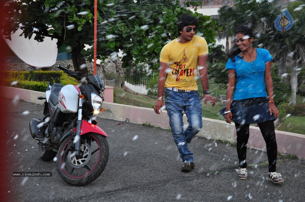 Snehame Thoduga Movie Stills - 21 / 142 photos
