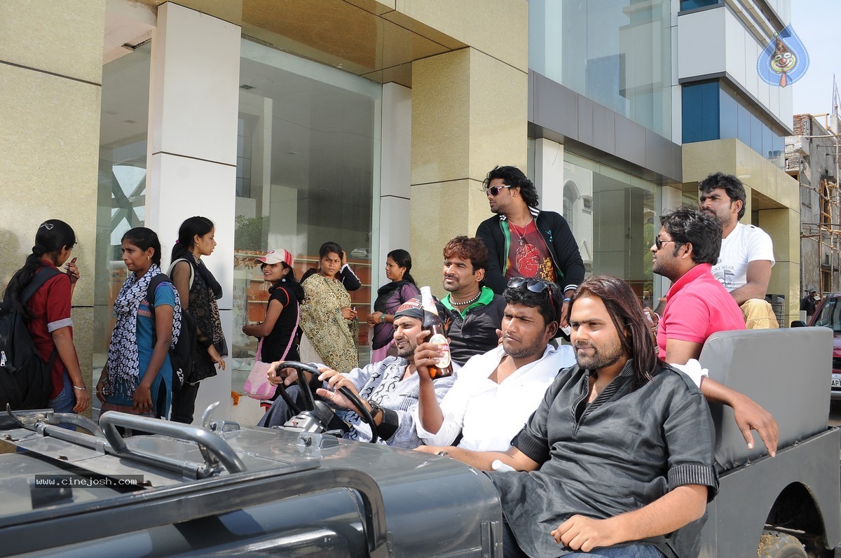 Snehame Thoduga Movie Stills - 22 / 142 photos