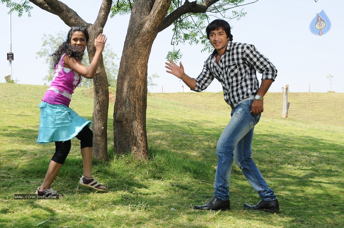 Snehame Thoduga Movie Stills - 25 / 142 photos