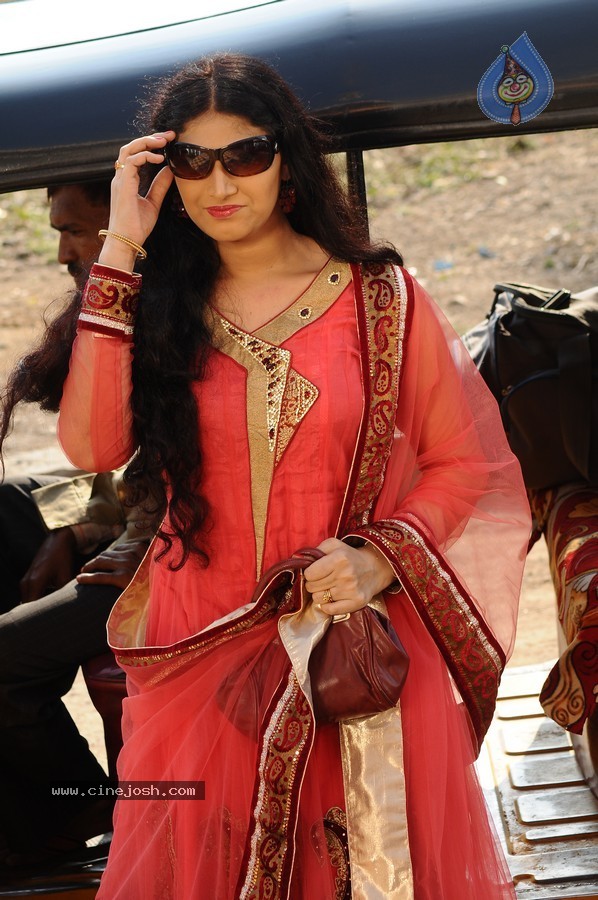 Snehame Thoduga Movie Stills - 26 / 142 photos