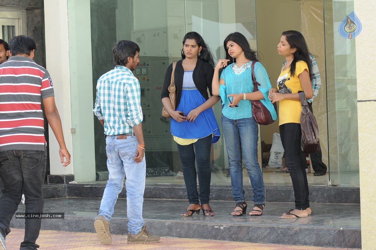 Snehame Thoduga Movie Stills - 28 / 142 photos