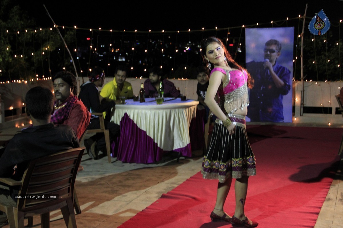 Snehame Thoduga Movie Stills - 42 / 142 photos