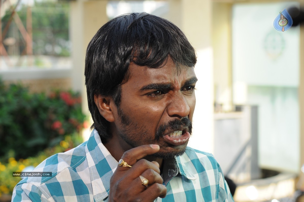 Snehame Thoduga Movie Stills - 61 / 142 photos