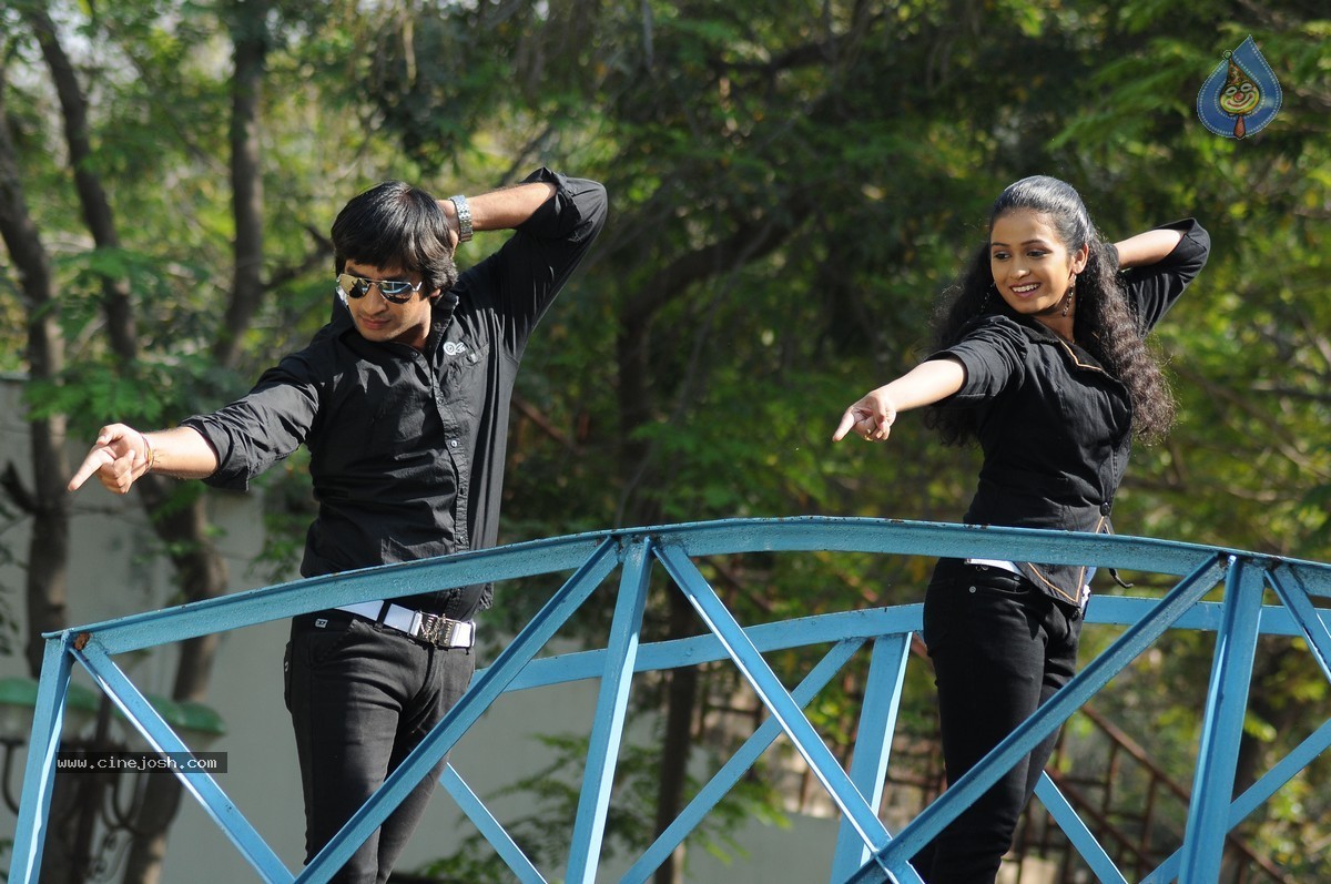 Snehame Thoduga Movie Stills - 67 / 142 photos