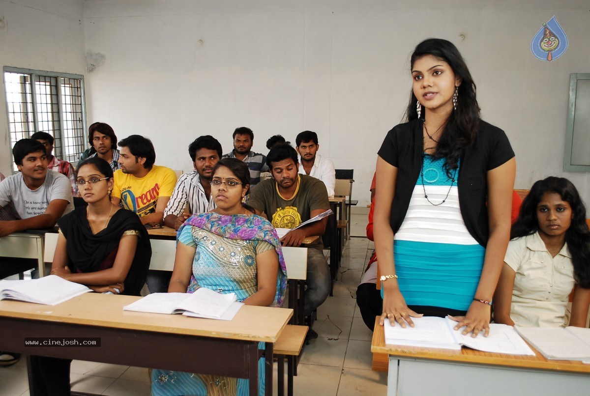 Snehame Thoduga Movie Stills - 68 / 142 photos