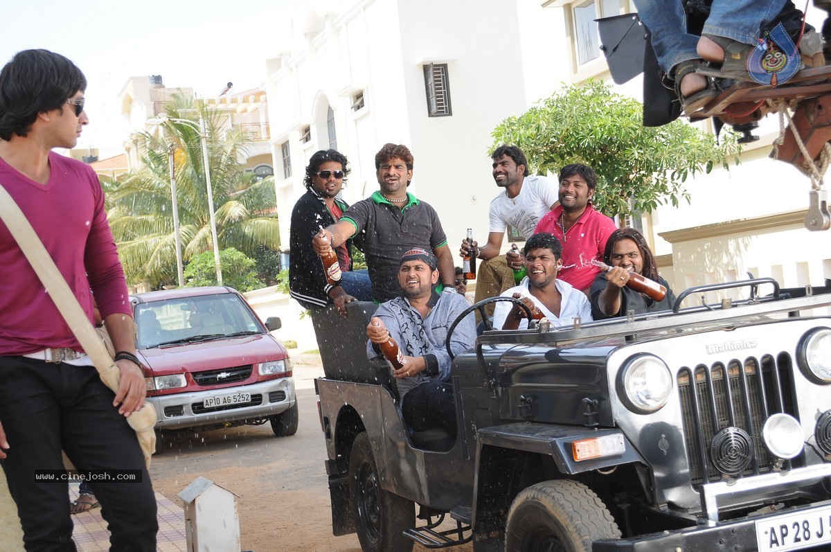 Snehame Thoduga Movie Stills - 70 / 142 photos