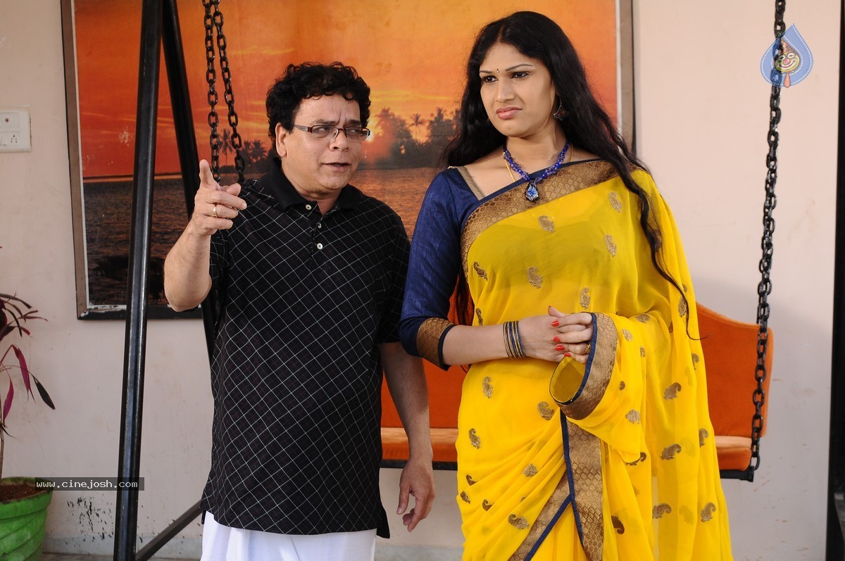 Snehame Thoduga Movie Stills - 81 / 142 photos