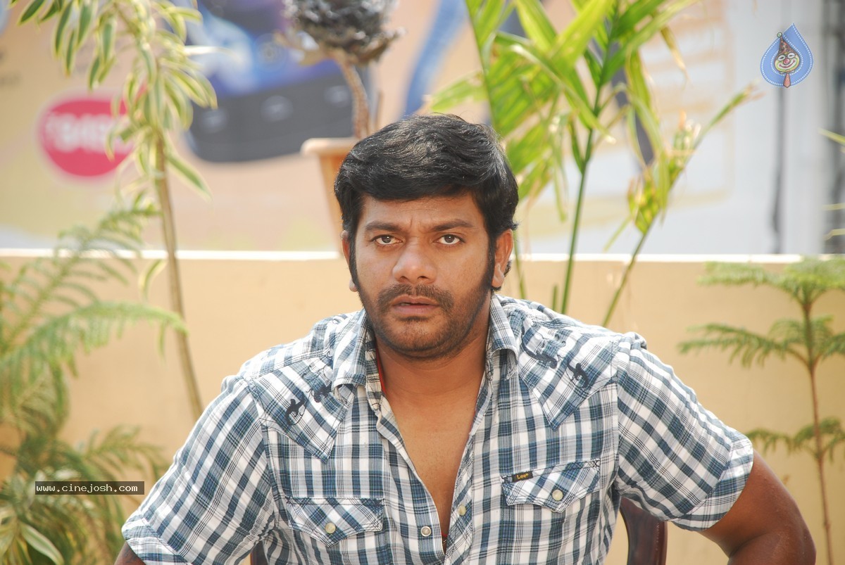 Snehame Thoduga Movie Stills - 90 / 142 photos