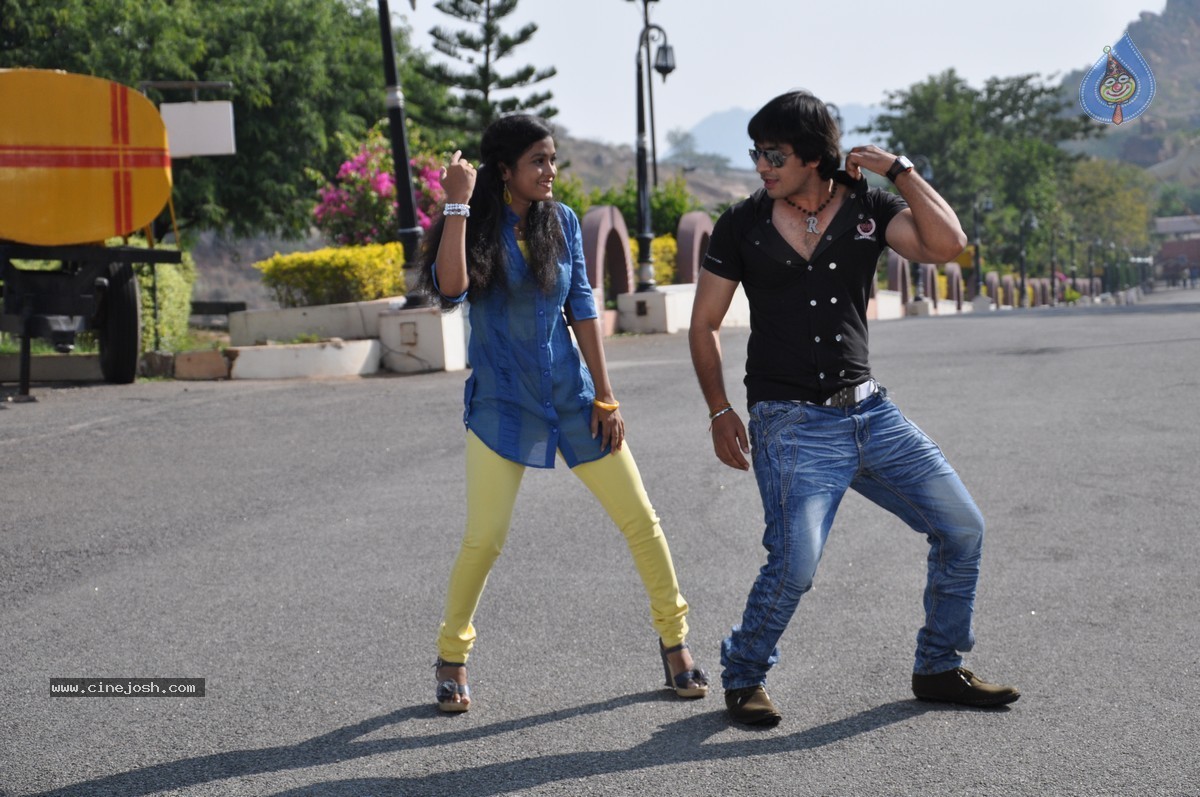 Snehame Thoduga Movie Stills - 103 / 142 photos