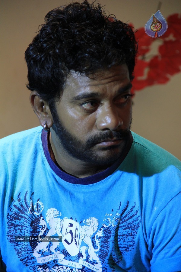 Snehame Thoduga Movie Stills - 106 / 142 photos