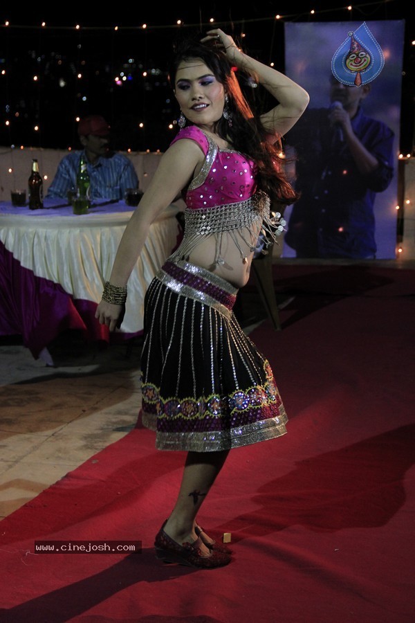Snehame Thoduga Movie Stills - 109 / 142 photos
