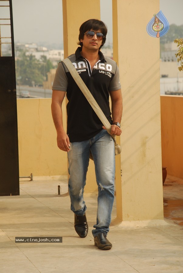 Snehame Thoduga Movie Stills - 113 / 142 photos