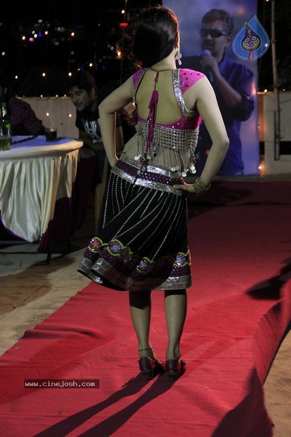 Snehame Thoduga Movie Stills - 114 / 142 photos