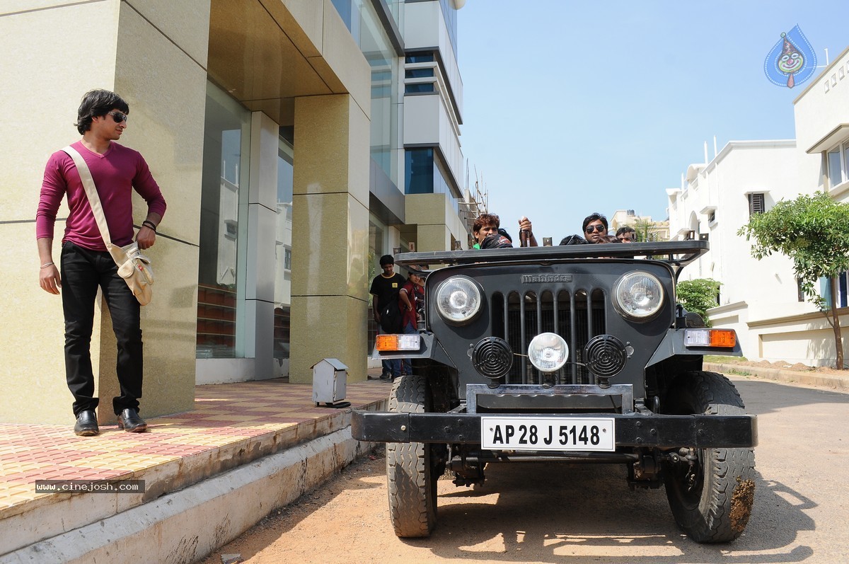 Snehame Thoduga Movie Stills - 130 / 142 photos