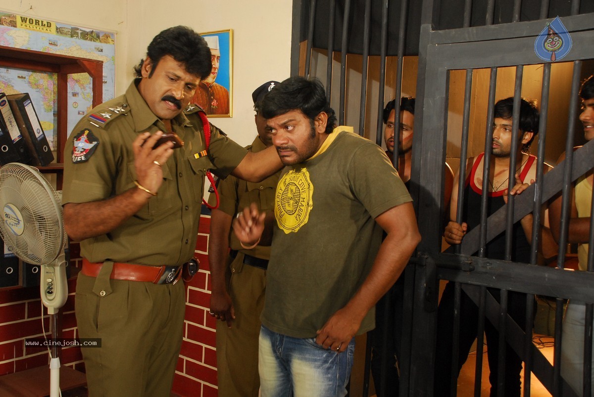 Snehame Thoduga Movie Stills - 135 / 142 photos
