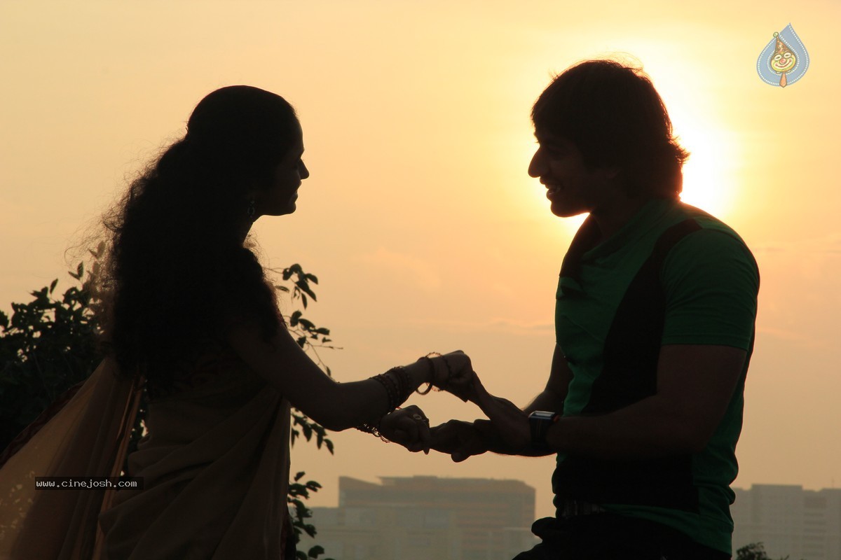 Snehame Thoduga Movie Stills - 140 / 142 photos