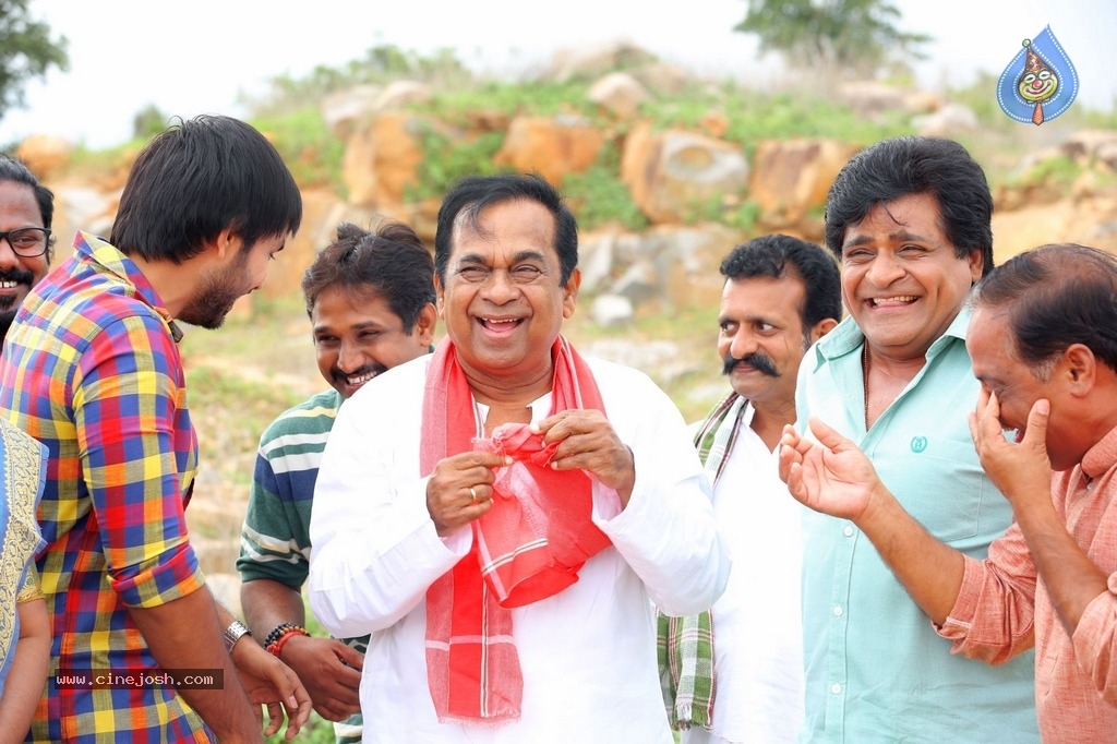 Soda Goli Soda Movie Stills And Working Stills - 27 / 36 photos