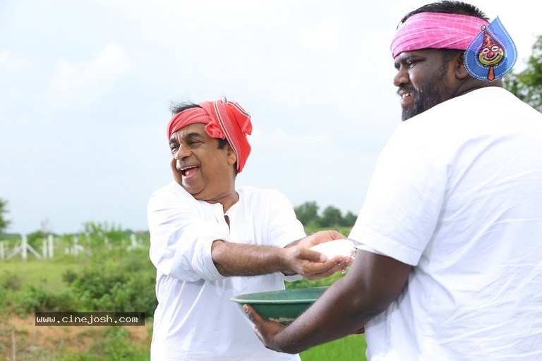 Soda Golisoda Movie Stills - 31 / 33 photos
