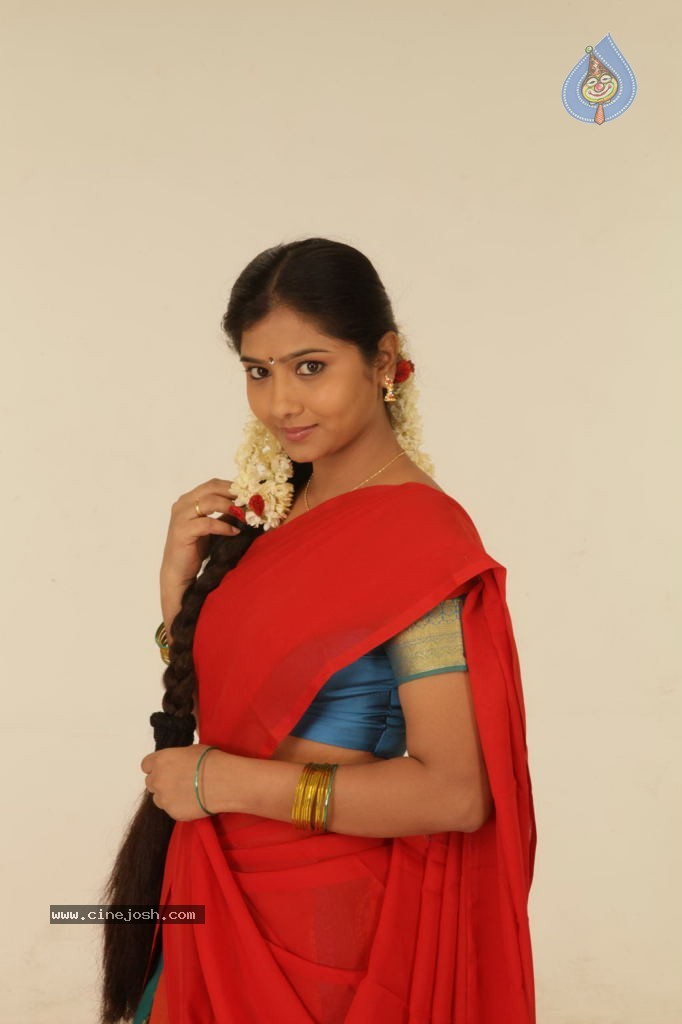 Sogusu Perundhu Tamil Movie Stills - 13 / 55 photos
