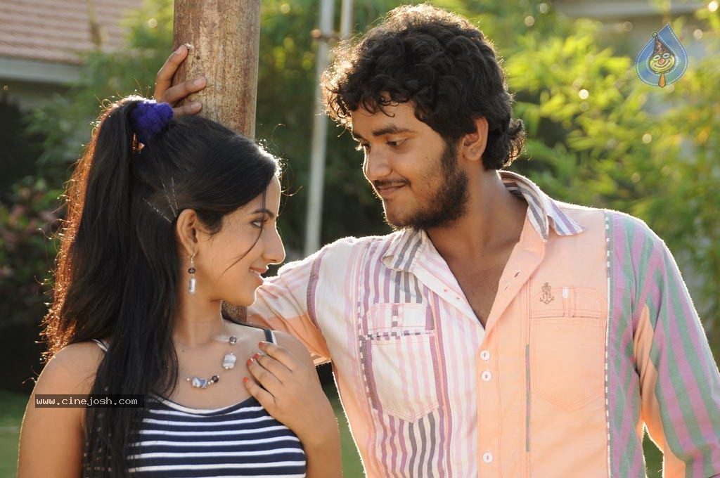 Sogusu Perundhu Tamil Movie Stills - 34 / 55 photos