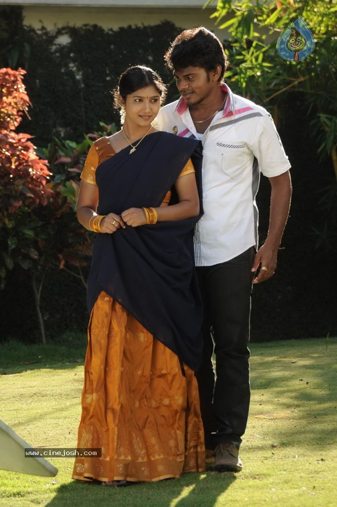 Sogusu Perundhu Tamil Movie Stills - 42 / 55 photos