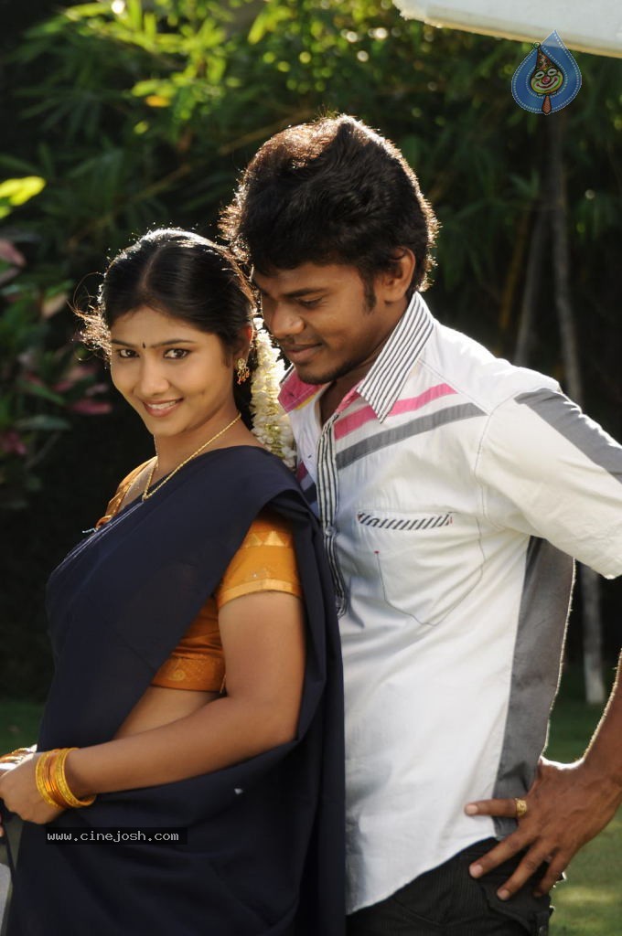 Sogusu Perundhu Tamil Movie Stills - 43 / 55 photos