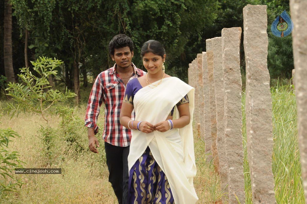 Sogusu Perundhu Tamil Movie Stills - 45 / 55 photos