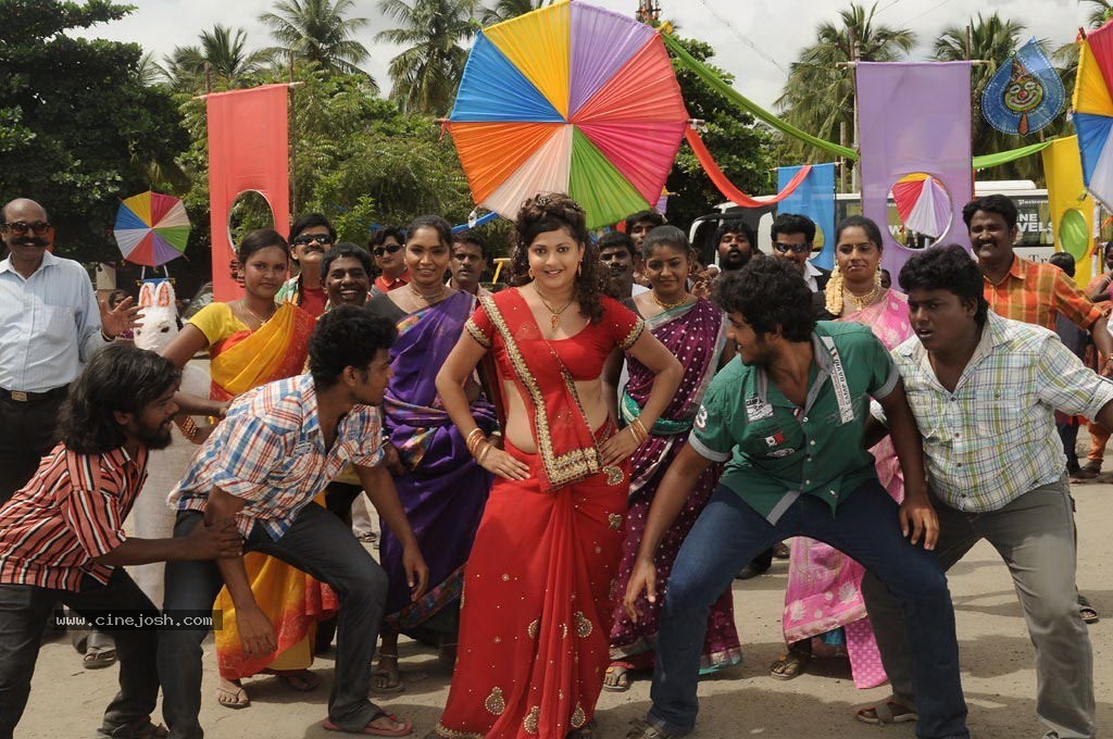 Sogusu Perundhu Tamil Movie Stills - 51 / 55 photos