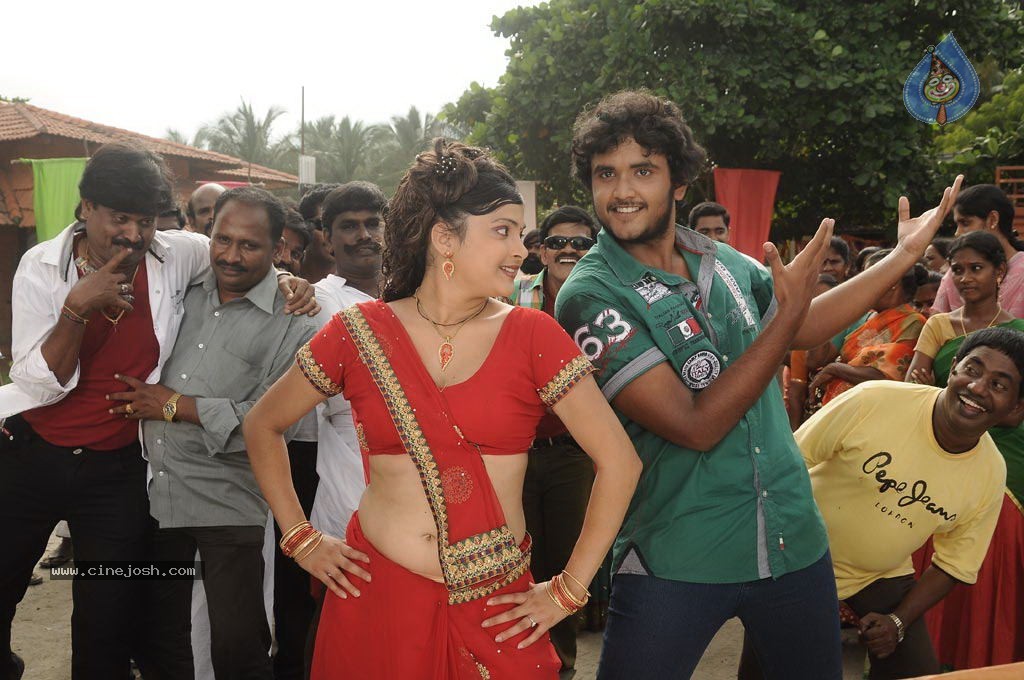 Sogusu Perundhu Tamil Movie Stills - 55 / 55 photos