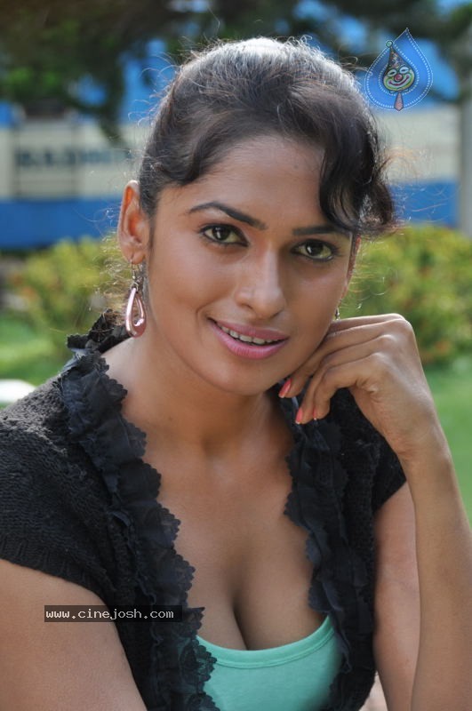 Sokkali Movie Hot Stills - 15 / 41 photos