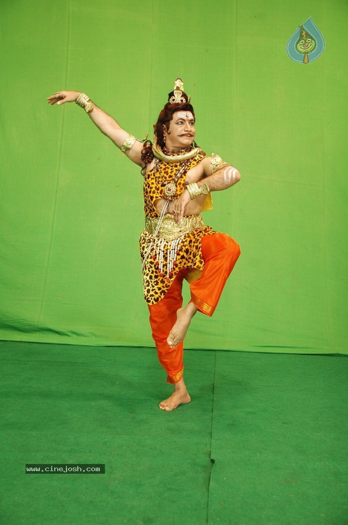 Sri Vasavi Vaibhavam Movie Stills - 3 / 18 photos