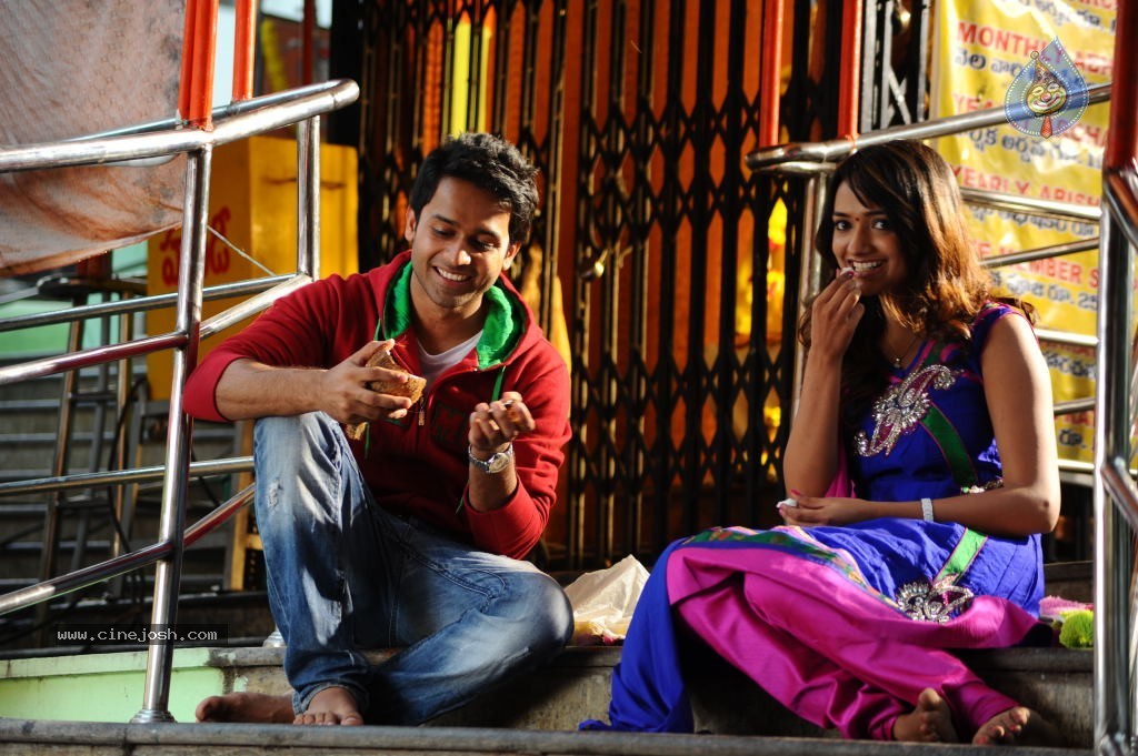 Entha Andanga Unnave Movie Stills - 1 / 5 photos