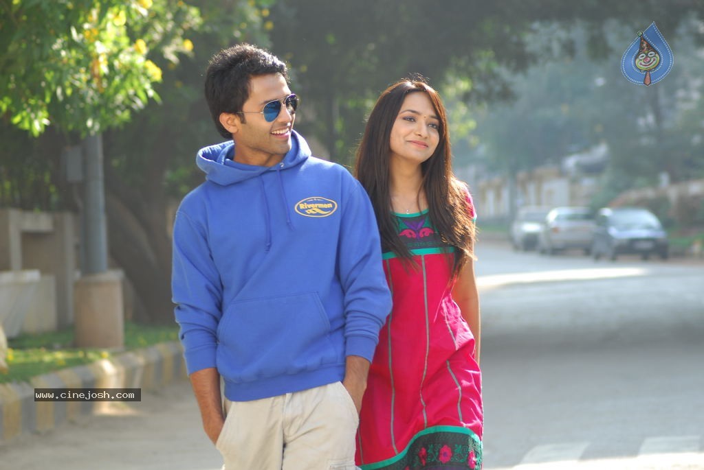 Entha Andanga Unnave Movie Stills - 3 / 5 photos