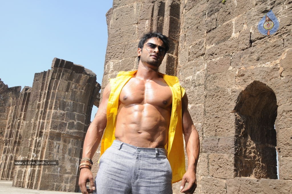 Sudheer Babu Six Pack Stills in Aadu Magadraa Bujji - 28 / 42 photos