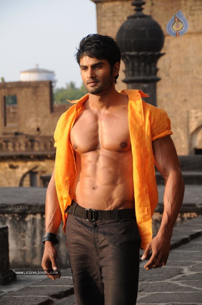Sudheer Babu Six Pack Stills in Aadu Magadraa Bujji - 38 / 42 photos