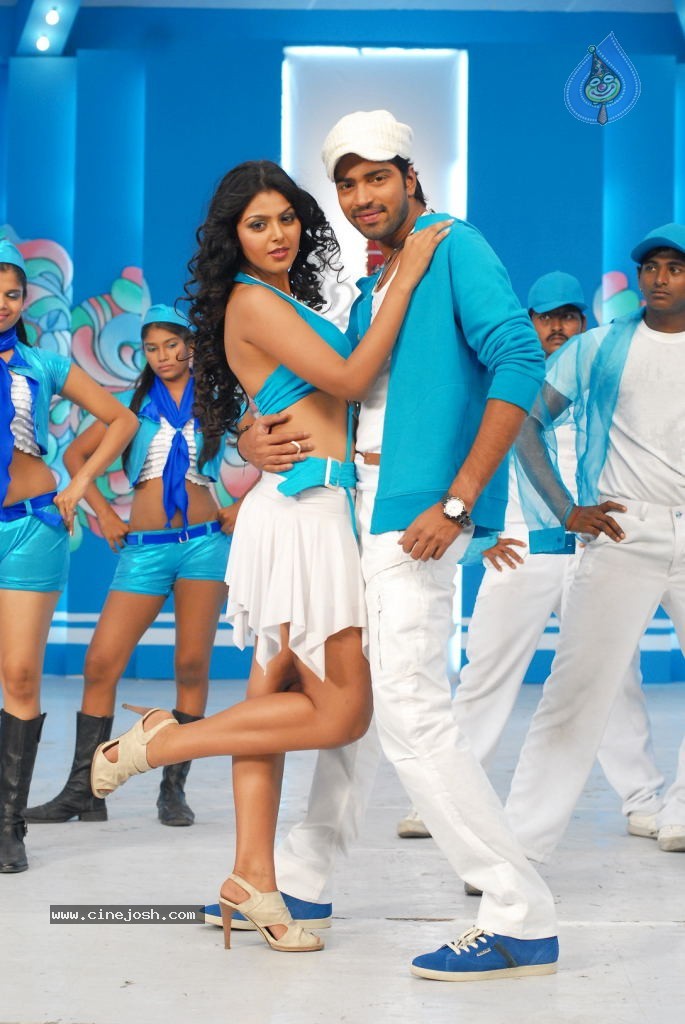 Sudigaadu Movie Hot Stills - 16 / 34 photos