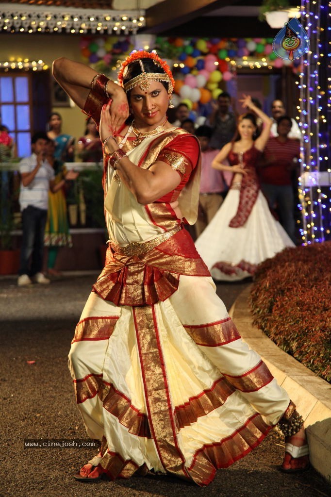 Sumanth Lady Get Up Stills in Emo Gurram Egaravachu - 4 / 38 photos