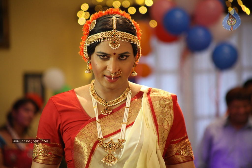 Sumanth Lady Get Up Stills in Emo Gurram Egaravachu - 7 / 38 photos