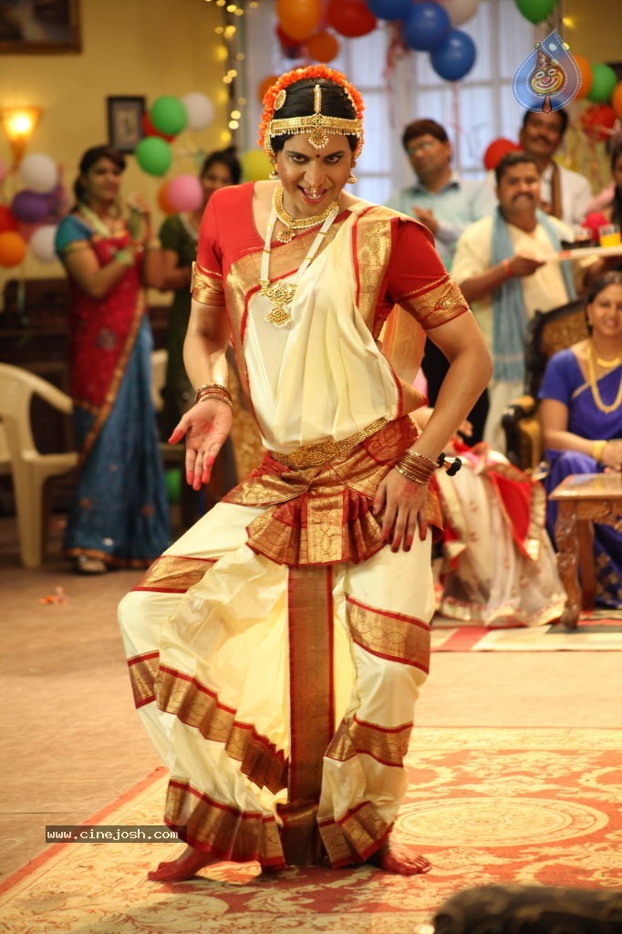 Sumanth Lady Get Up Stills in Emo Gurram Egaravachu - 24 / 38 photos