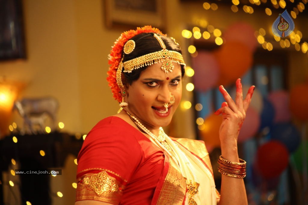 Sumanth Lady Get Up Stills in Emo Gurram Egaravachu - 28 / 38 photos