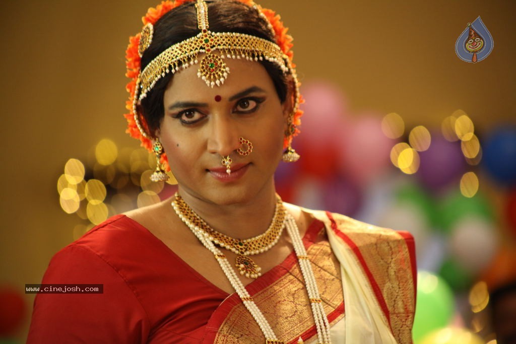 Sumanth Lady Get Up Stills in Emo Gurram Egaravachu - 33 / 38 photos