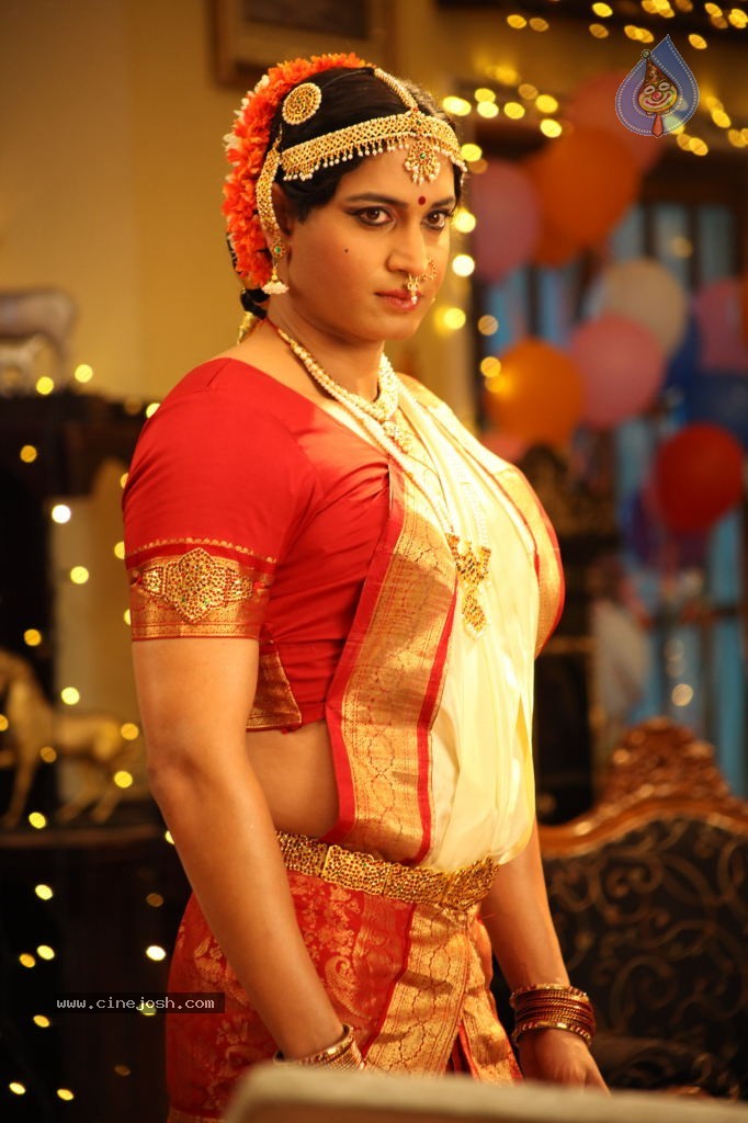 Sumanth Lady Get Up Stills in Emo Gurram Egaravachu - 35 / 38 photos